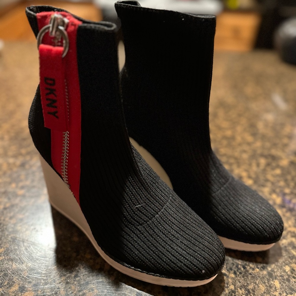 DKNY WEDGE HEEL